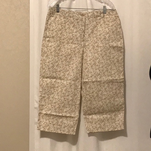 Pants - Paisley Capri Pants